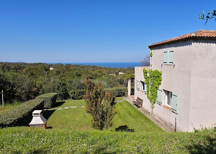 Holiday home Domaine Punta Della Guardia Vue Dans Nature Protegee, A 1,5 Km Cervione